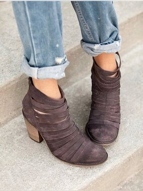 Free People Mahogany Strappy Leather Ankle Booties – Size 40 🤎👢